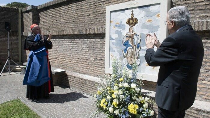 Imagem da padroeira do Uruguai e entronizada nos Jardins do Vaticano