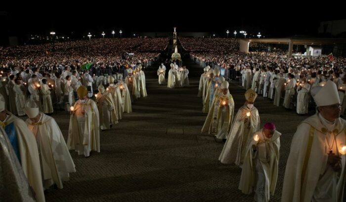 Mais de 200 mil peregrinos celebram Festa de Nossa Senhora de Fatima em Portugal 1