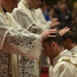 Opus Dei realiza cerimonia de ordenacao de 24 novos sacerdotes 2
