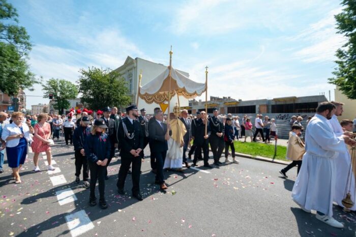 Milhoes de poloneses participam das procissoes de Corpus Christi 3