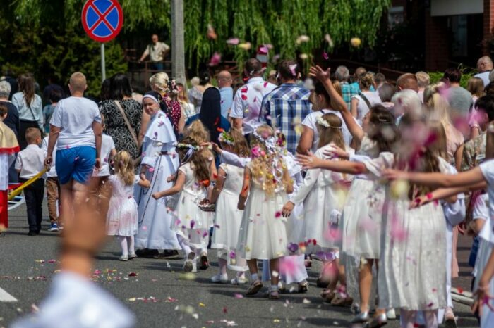 Milhoes de poloneses participam das procissoes de Corpus Christi 5