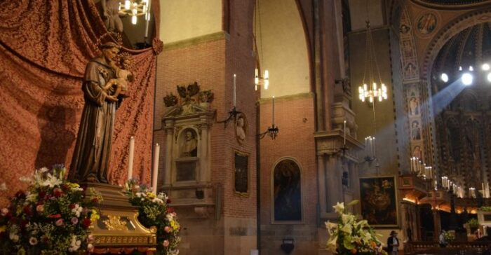 Padua celebra Santo Antonio com Missas e procissao de reliquias