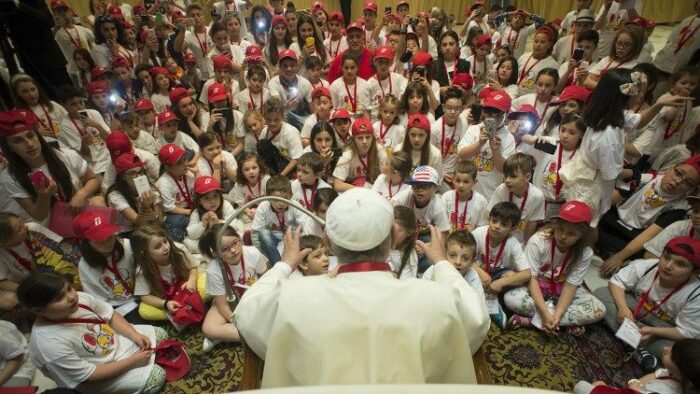 Papa Francisco se encontrara com 160 criancas no Vaticano