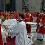 Papa abencoa os palios dos novos Arcebispos Metropolitanos