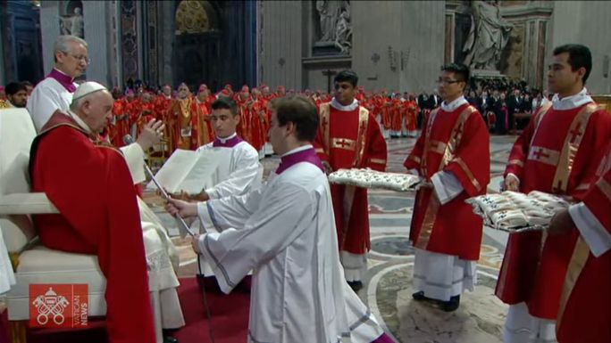 Papa abencoa os palios dos novos Arcebispos Metropolitanos