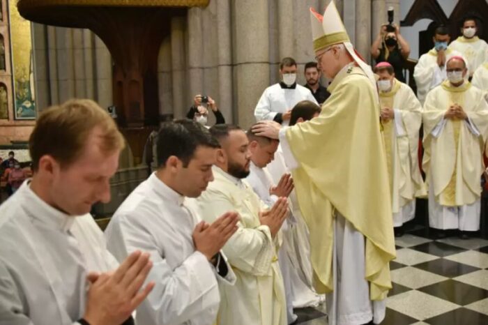 Cardeal Odilo ordena oito novos Diaconos para a Arquidiocese de Sao Paulo 1