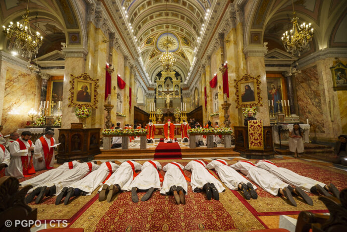 Dez Freis Franciscanos sao ordenados sacerdotes em Jerusalem 1