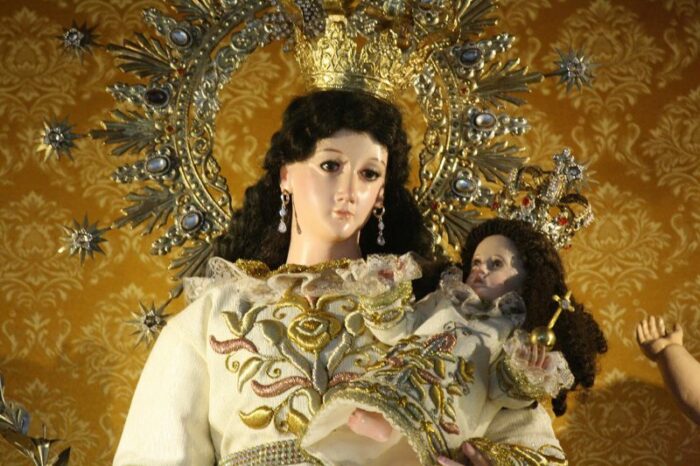 Imagem de Nossa Senhora dos Anjos de Rizal recebe coroacao episcopal