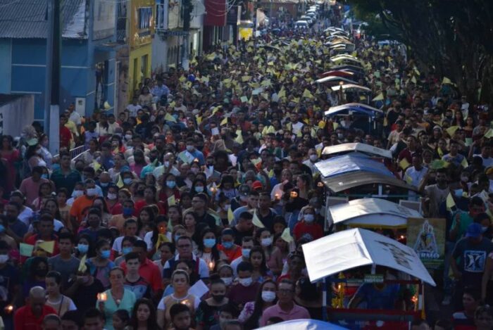 Mais de 30 mil fieis participam de procissao mariana no Amazonas 2