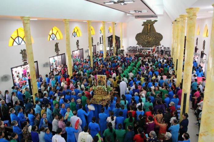 Milhares de catolicos homenageiam Nossa Mae do Perpetuo Socorro no Vietna 3