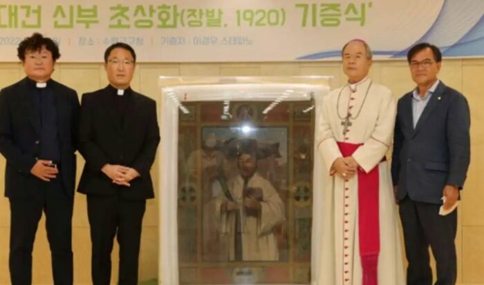 Pintura centenaria de Santo Andre Kim e doada para Universidade Catolica na Coreia