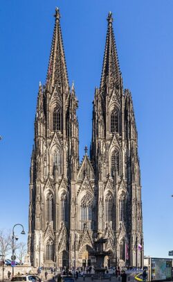 444px Kolner Dom Westfassade 2022 ohne Gerust 0968