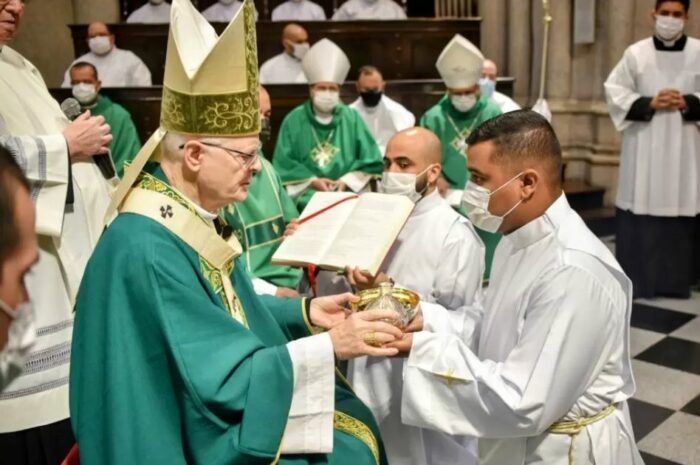 Arquidiocese de Sao Paulo celebra inicio do mes vocacional com novos leitores e acolitos 2