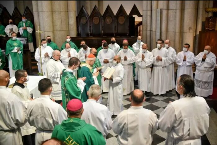 Arquidiocese de Sao Paulo celebra inicio do mes vocacional com novos leitores e acolitos 3