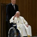 Papa Francisco cadeira de rodas 700x394 1