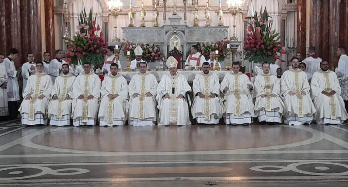 Dez novos sacerdotes sao ordenados na Arquidiocese de Olinda e Recife 3