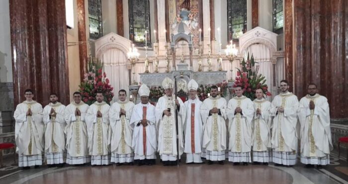 Dez novos sacerdotes sao ordenados na Arquidiocese de Olinda e Recife 4
