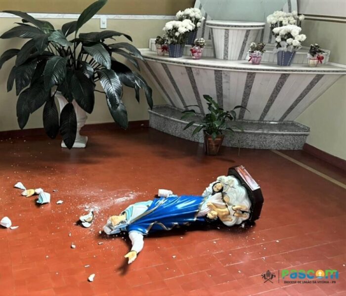 Intolerancia religiosa 28 imagens sacras sao quebradas em igreja catolica no Parana 4