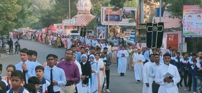 Catolicos na India voltam a celebrar a Festa de Cristo Rei com procissoes 1