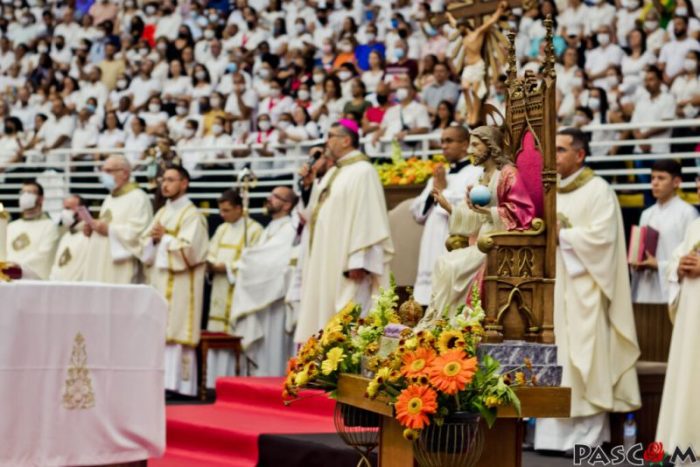 Envio de 7 mil Ministros Extraordinarios da Sagrada Comunhao marca celebracao na Diocese de Osasco 2