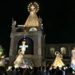 Imagens Marianas pontificiamente coroadas se encontram em procissao nas Filipinas