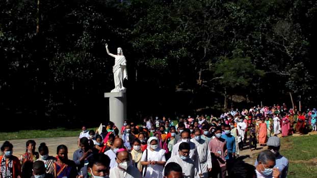 Milhares de fieis participam de peregrinacao anual ao Santuario de Nossa Senhora de Fatima em Bangladesh