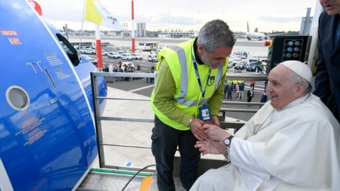 Papa inicia sua viagem ao Reino do Bahrein