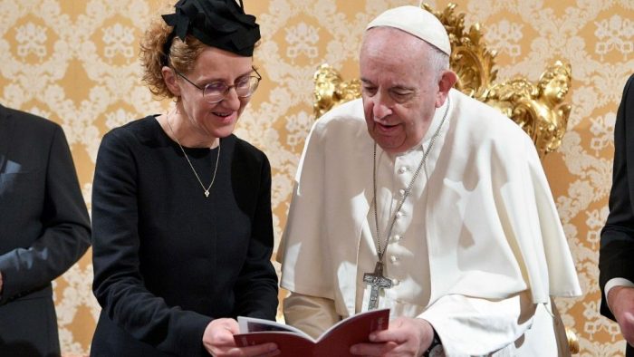 Papa recebe em audiencia a nova embaixadora da Lituania junto a Santa Se 2