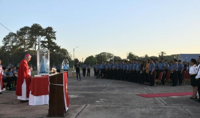 41 cadetes da policia argentina recebem o sacramento da crisma 2 1