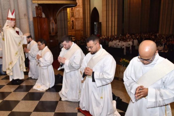 Cardeal Odilo ordena cinco novos sacerdotes para a Arquidiocese de Sao Paulo 3