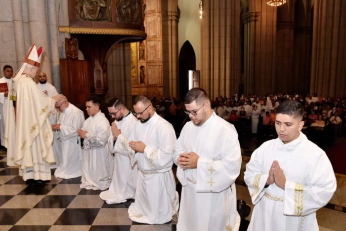 Cardeal Odilo ordena sete novos diaconos para a Arquidiocese de Sao Paulo 3