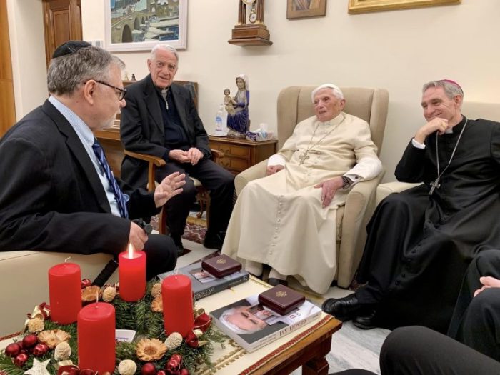 Vencedores do Premio Ratzinger se encontram com o Papa Emerito Bento XVI 1