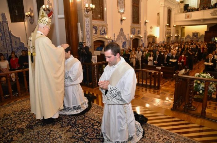 Cardeal Odilo ordena dois novos sacerdotes para a Arquidiocese de Sao Paulo 3