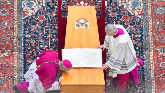 Francisco preside funeral do Papa emerito Bento XVI 2