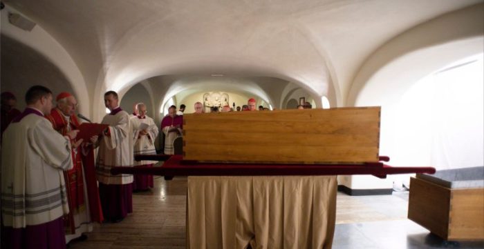 Papa emerito Bento XVI e sepultado no Vaticano 4