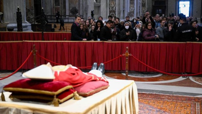 Santa Se divulga programa da celebracao do funeral de Bento XVI 2