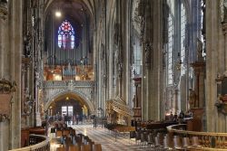 Wien Stephansdom Innenansicht Richtung Empore 1