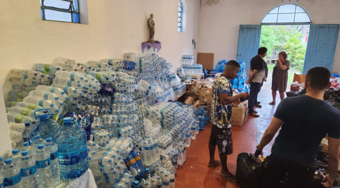 Arautos do Evangelho realizam doacoes de agua e cestas basicas as vitimas da tragedia no litoral de SP 2