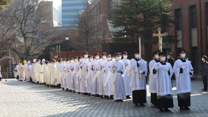 Arquidiocese de Seul ordena 24 novos sacerdotes 1