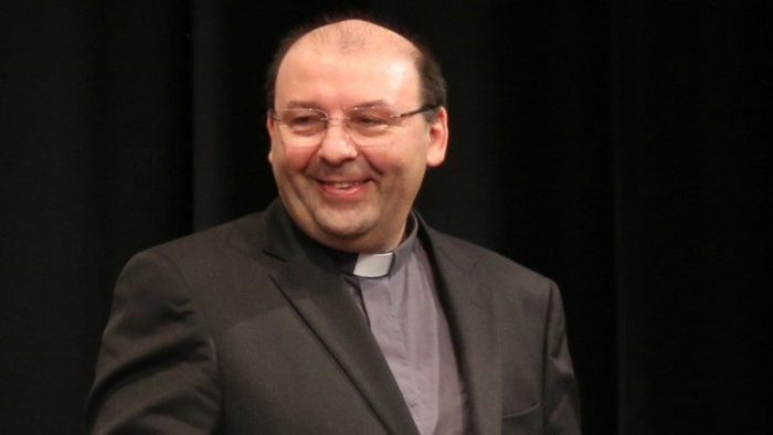 Padre Mauro Mantovani