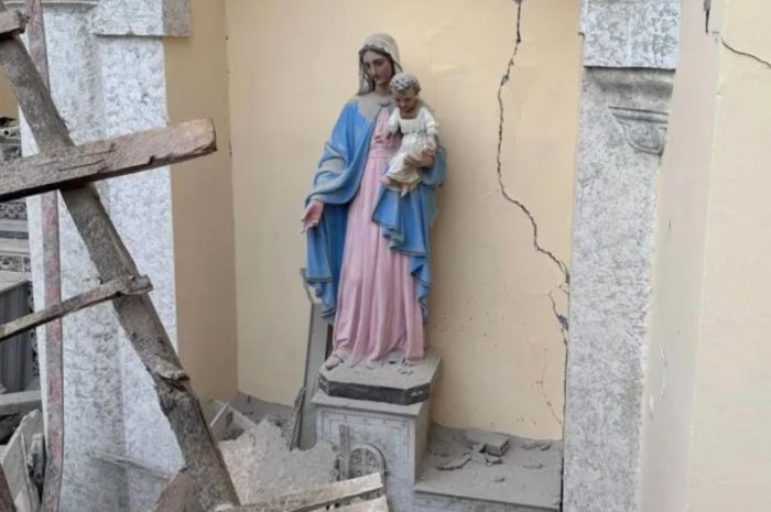 Terremoto na Turquia Imagem de Nossa Senhora permanece intacta apos desabamento de catedral