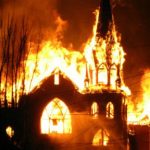 Crimes contra catolicos aumentam 260 no Canada Igreja em chamas