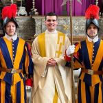 Ex guarda suico e ordenado sacerdote catolico