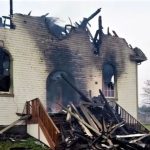 Igreja historica no Canada e destruida em aparente incendio criminoso