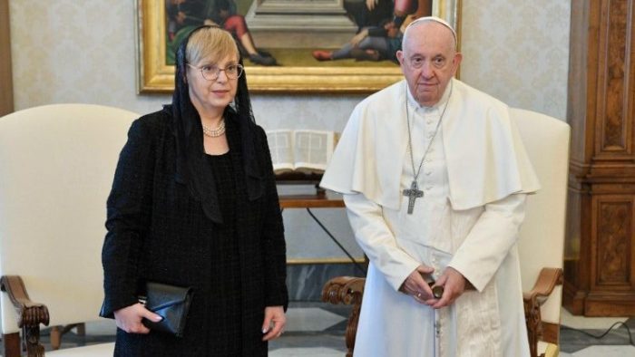 Presidente da Republica da Eslovenia e recebida pelo Papa no Vaticano 3