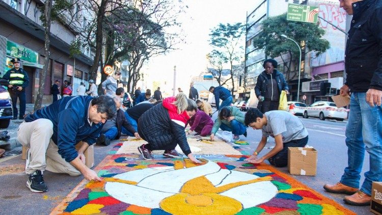 Corpus Christi na Arquidiocese de Curitiba terá dez horas de duração 3 Arquidiocese de Curitiba pretende realizar um dos maiores Corpus Christi do mundo 2