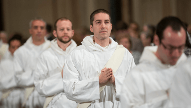 Franca Numero de ordenacoes sacerdotais diminui 50 nas ultimas duas decadas