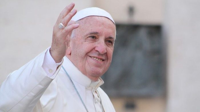 Papa Francisco se recupera de cirurgia de forma progressiva