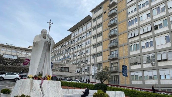 Papa Francisco volta ao hospital para realizacao de exames medicos