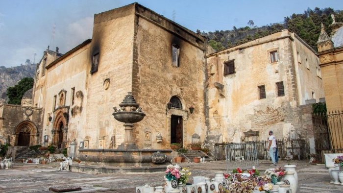 Incendio destroi igreja na qual repousava o corpo incorrupto de Sao Benedito